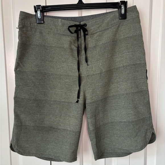 Hurley Men's Phantom Strike 19" Boardshorts Cargo Khaki Swimsuit Bottoms - Picture 1 of 9